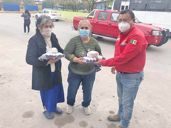 Solidario ‘Jerry’ con familias vulnerables