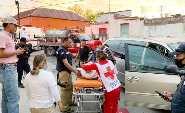 Choca con bomberos