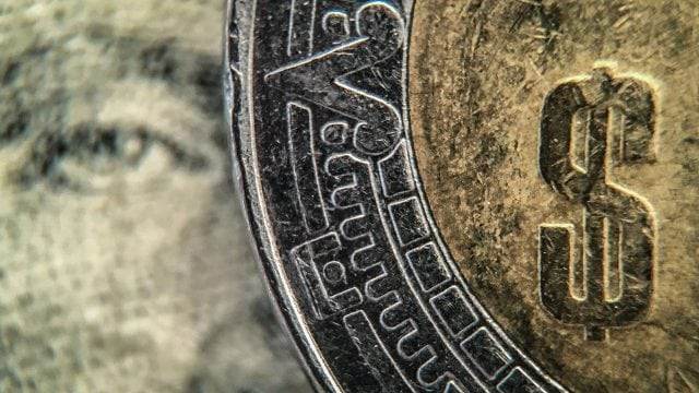 Peso cae 1% tras aprobación del Congreso a la reforma eléctrica