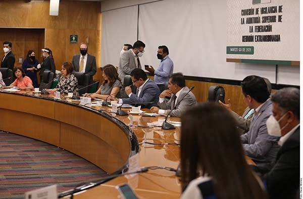 Auditor explica «pifia» a diputados