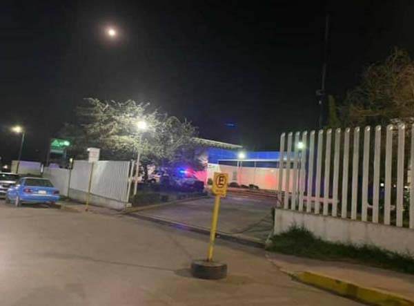 Grupo armado se lleva a reo internado en hospital de Puebla