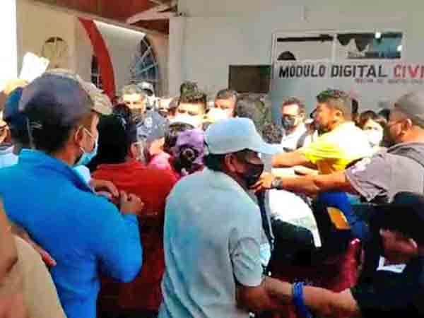 Retienen a edil y Cabildo, agentes municipales de Matías Romero