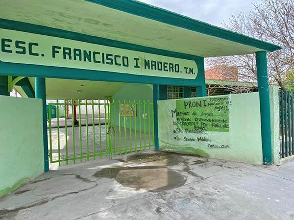 Adeuda 4T 2 meses a maestros de inglés