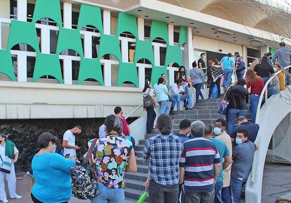 Exigen en Clínica 7 vacunas antiCovid