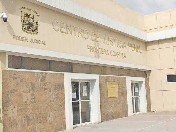 Vinculan a hombre por abuso de menor