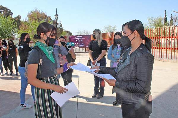 Dan alumnas nombres de “profes” acosadores