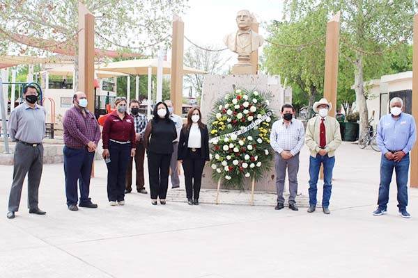 Honran memoria de Benito Juárez