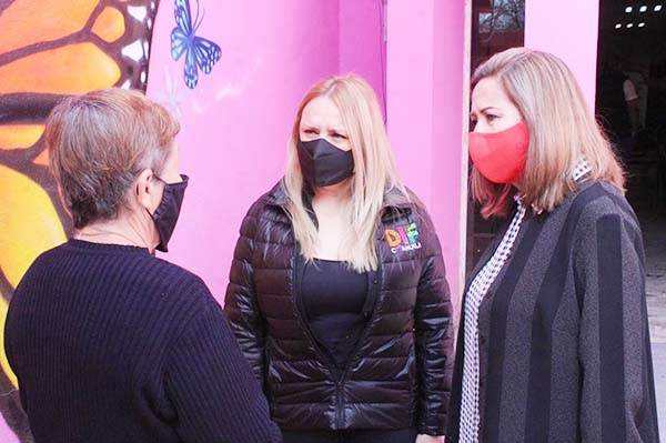 Lleva Marcela Gorgón apoyos a San Buena
