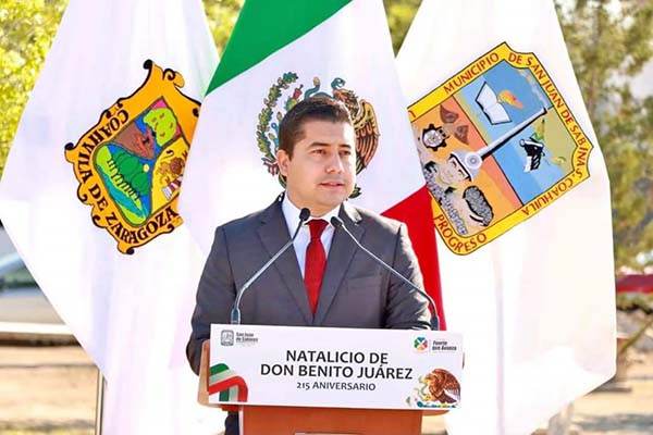 Honra Julio Long la memoria de Juárez