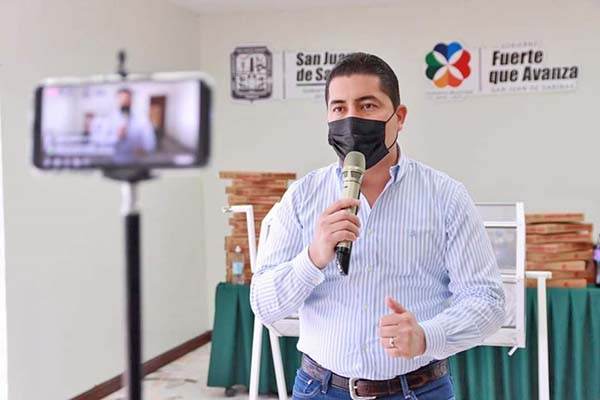 Celebra Julio Long el Día de la Familia