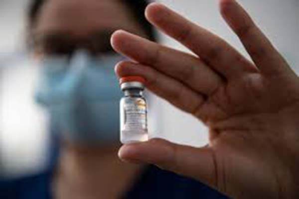 Muere tras recibir vacuna SINOVAC