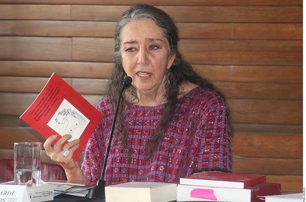 Diputados otorgan medalla «Sor Juana» a la doctora Marcela Lagarde