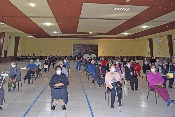 Adelantarán 2 bimestres de becas para adultos mayores