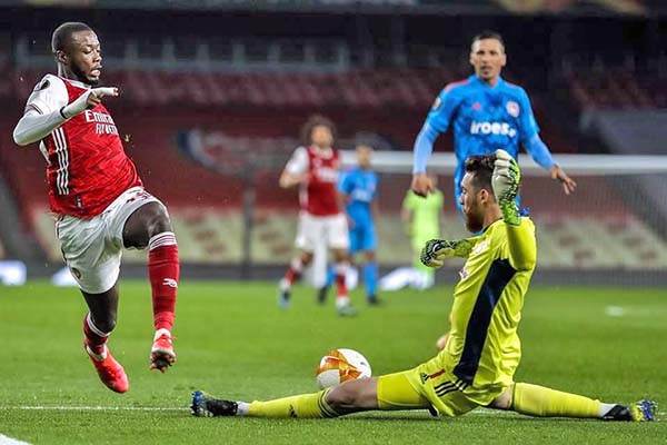 Logra Arsenal pase pese a derrota en casa