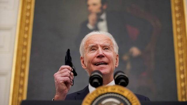Biden promete vacunar a todos los adultos de EU a finales de mayo