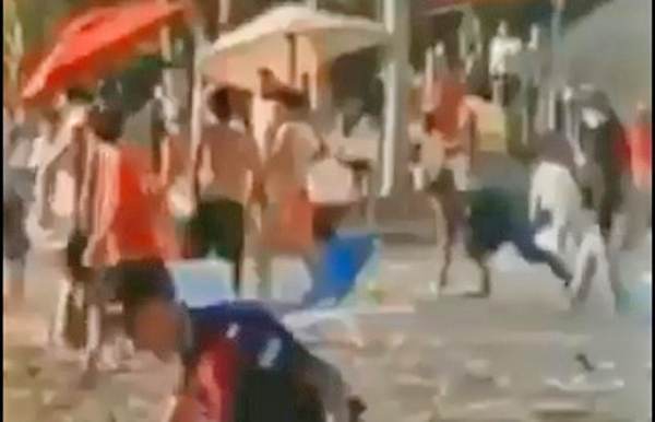 Fanáticos de Chivas arman trifulca en las playas de Mazatlán