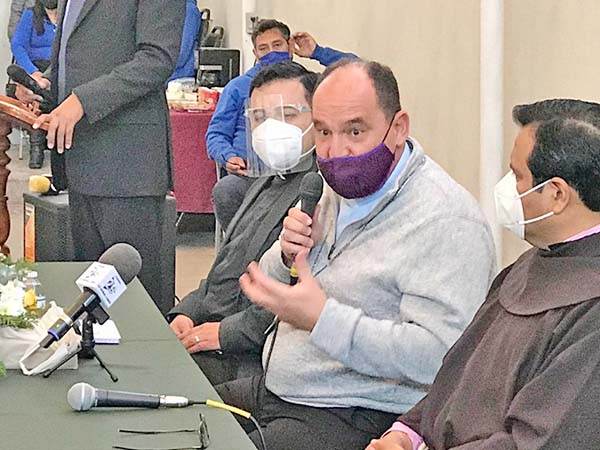 Mueren más sacerdotes de los que se ordenan