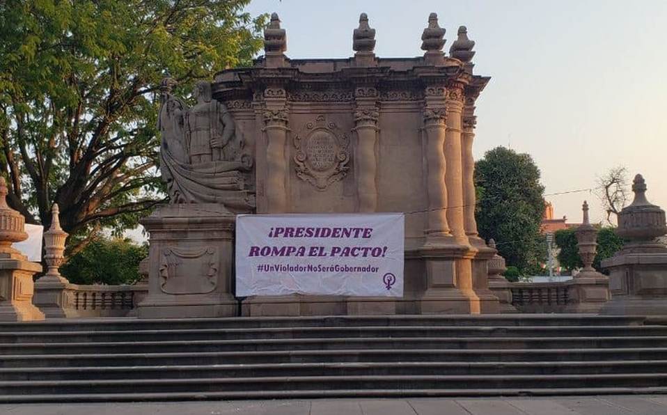 Colectivo feminista coloca mantas en Iguala contra candidatura de Félix Salgado