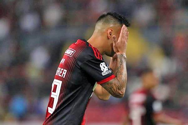 Suspenden 3 partidos a Javier Correa