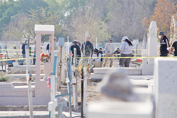 Inician exhumación masiva de cuerpos