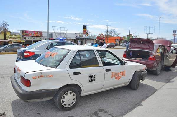 Chafirete invade carril