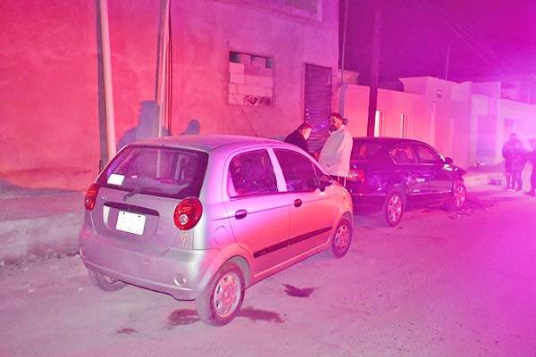 Destrozan autos en ZC