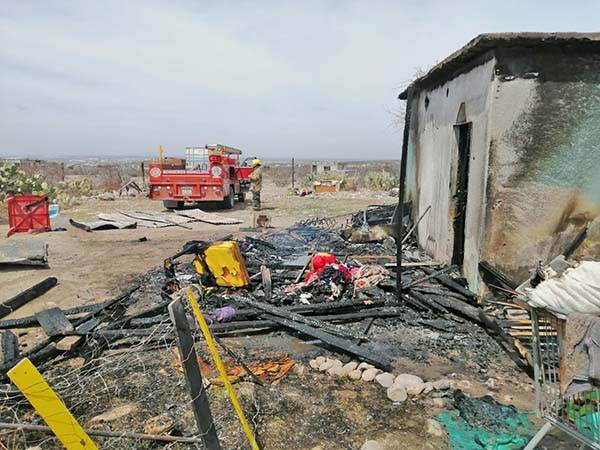 Se quema humilde vivienda