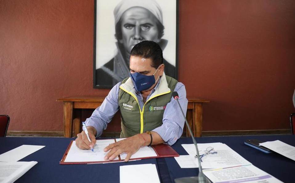 Aureoles firma decreto de reparación simbólica para víctimas de feminicidio en Michoacán