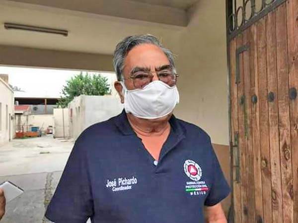 Combaten bomberos incendio en basurero