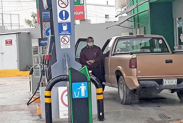 Prevén descienda precio de gasolina