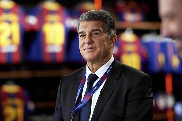 Arrasa Laporta y es nuevo presidente del Barcelona
