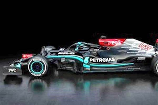 Presenta Mercedes el W12