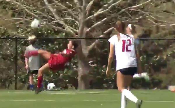 Mexicana anotó gol ‘a lo Hugo Sánchez’ en la NCAA