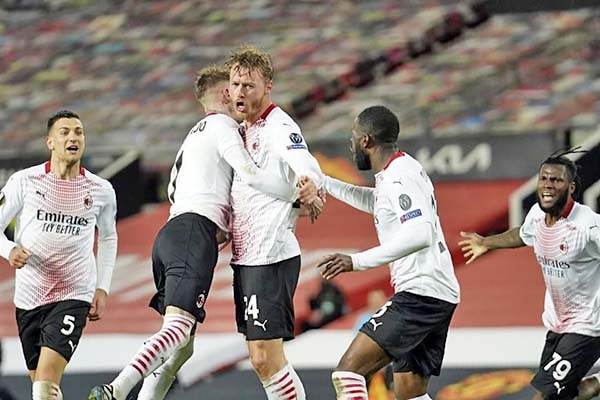 Roba Milan, in extremis, triunfo del United