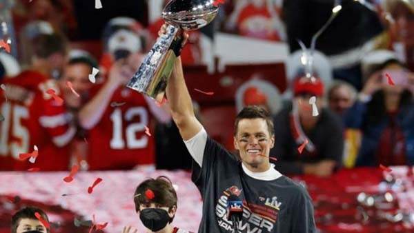JOE MONTANA: ‘TOM BRADY ES EL MEJOR QUARTERBACK DE LA HISTORIA’