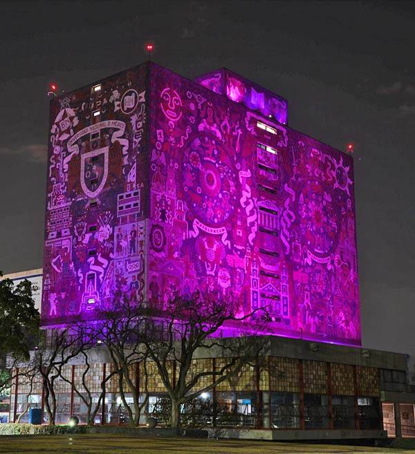 Iluminan de morado Biblioteca de CU por Día Internacional de la Mujer