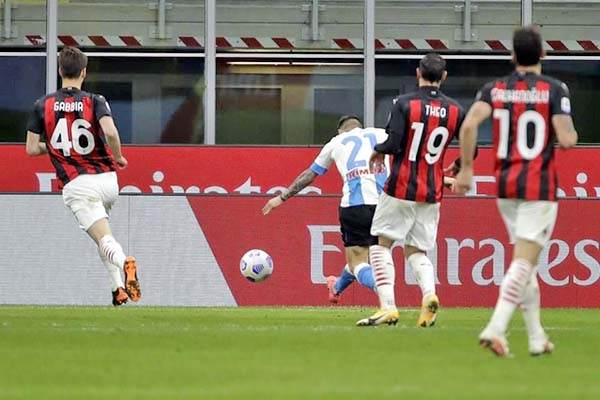 Sale Napoli de San Siro con los tres puntos