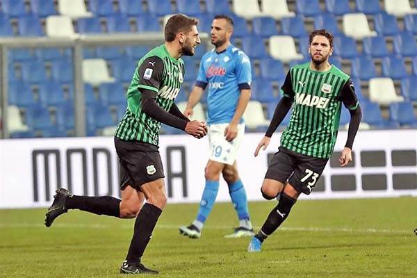 Se le escurre al Napoli el triunfo ante Sassuolo