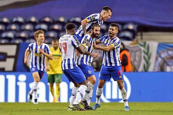 Victoria para el Porto y acecha liderato