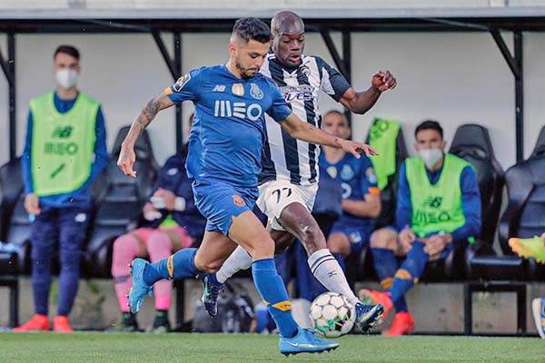 Gana Porto con ‘Tecatito’ en el campo