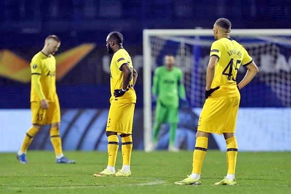Cae Tottenham en EL y peligra Mourinho