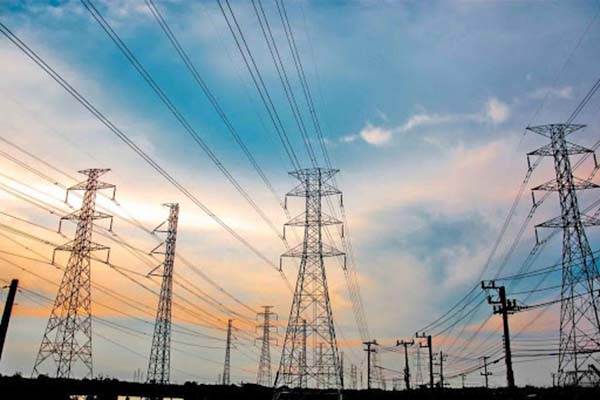 Gobierno impugna suspensiones a reforma eléctrica