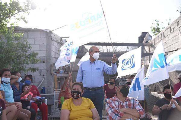 Firma compromiso de reducir el rezago