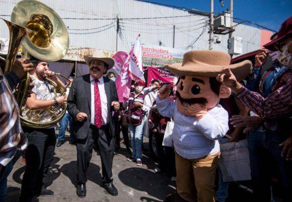 SALTILLO MODERNO: ARMANDO GUADIANA PROPONE UN NUEVO MERCADO DE ABASTOS Y UN ESTADIO DE FUTBOL