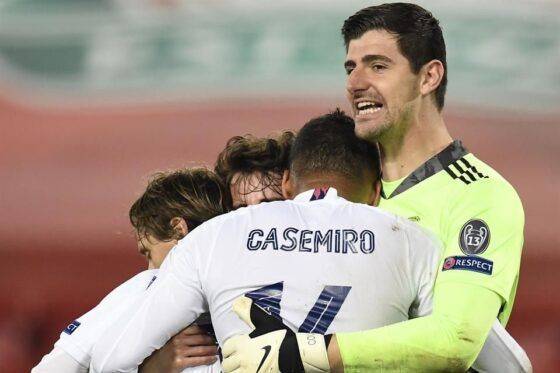 Sobrevive Real Madrid en Anfield y avanza a Semis
