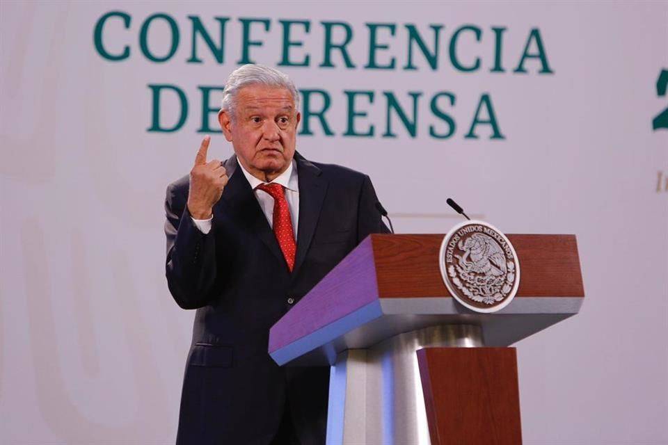 Dice a médicos que ruegan por vacunas: no es justa petición