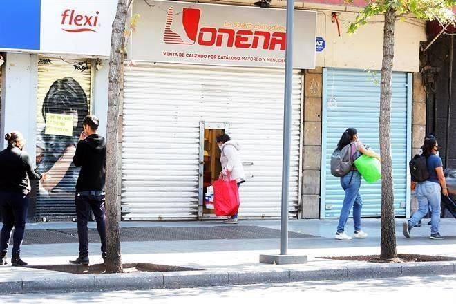 Aumentan horario a comercios y aforo en restaurantes de CDMX
