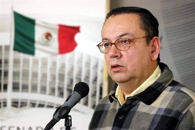 Firma senador morenista recurso contra reforma eléctrica