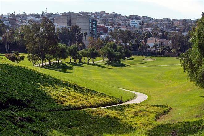 Inicia Bonilla expropiación de club privado en BC