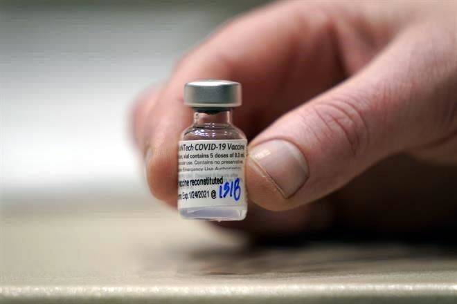 Dice Pfizer que vacuna es eficaz contra variante sudafricana